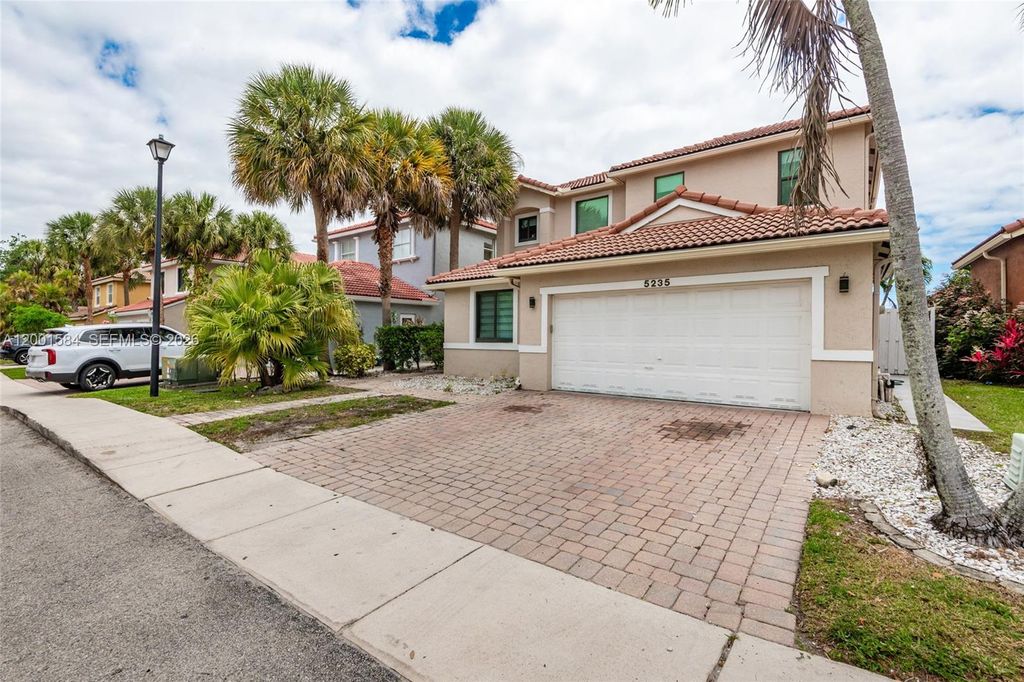 Photo of 5235 SW 38th Ave, Hollywood, FL 33312 (MLS # A12001584)