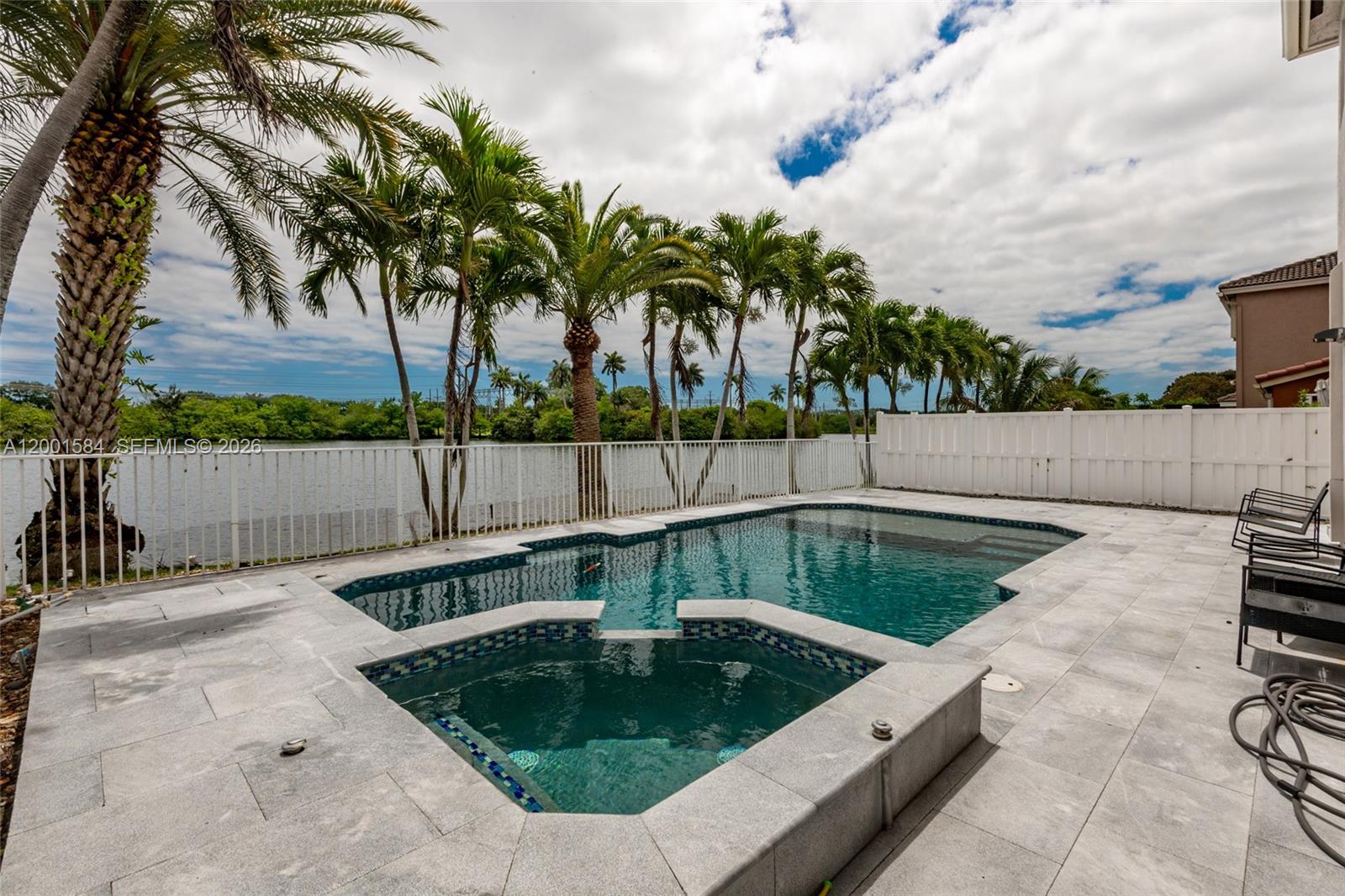 MAPLE RIDGE - Residential