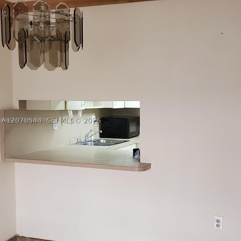 1305 W 46th St 108