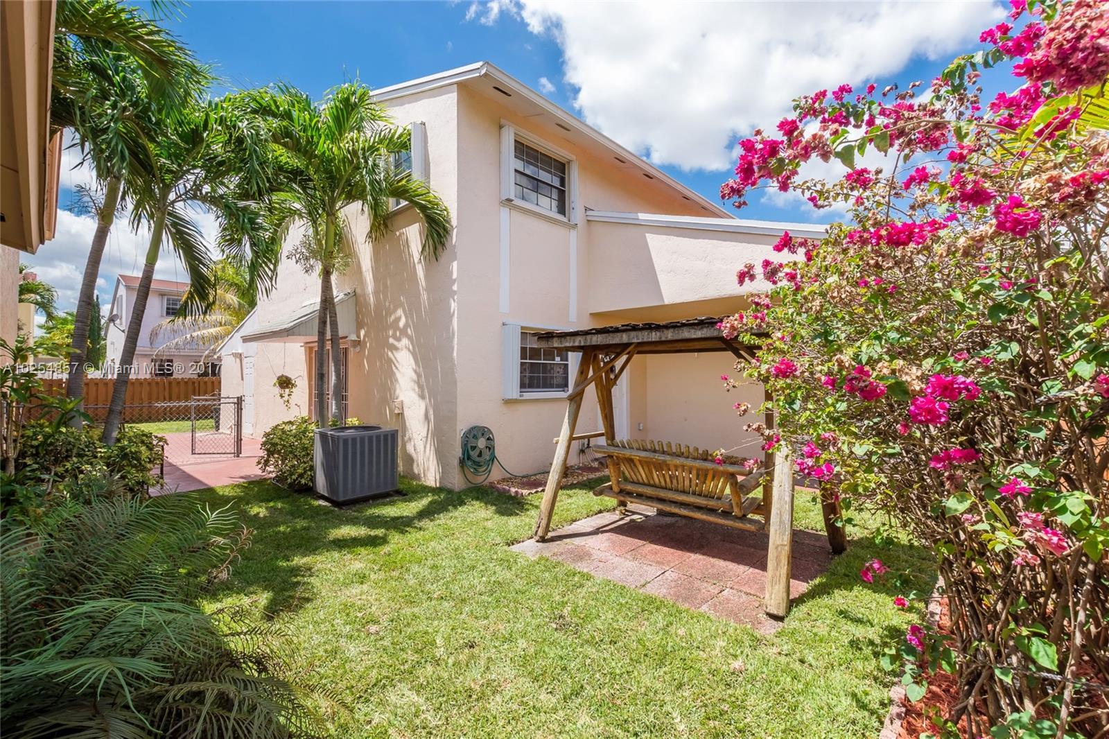 JUNIPER AT THE HAMMOCKS - Residential