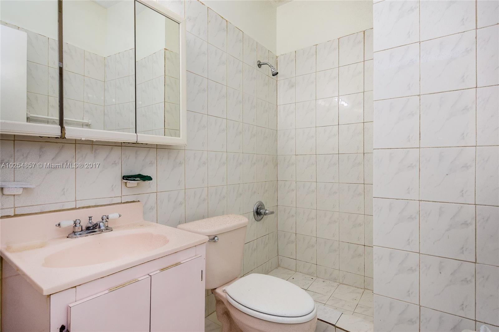 JUNIPER AT THE HAMMOCKS - Residential