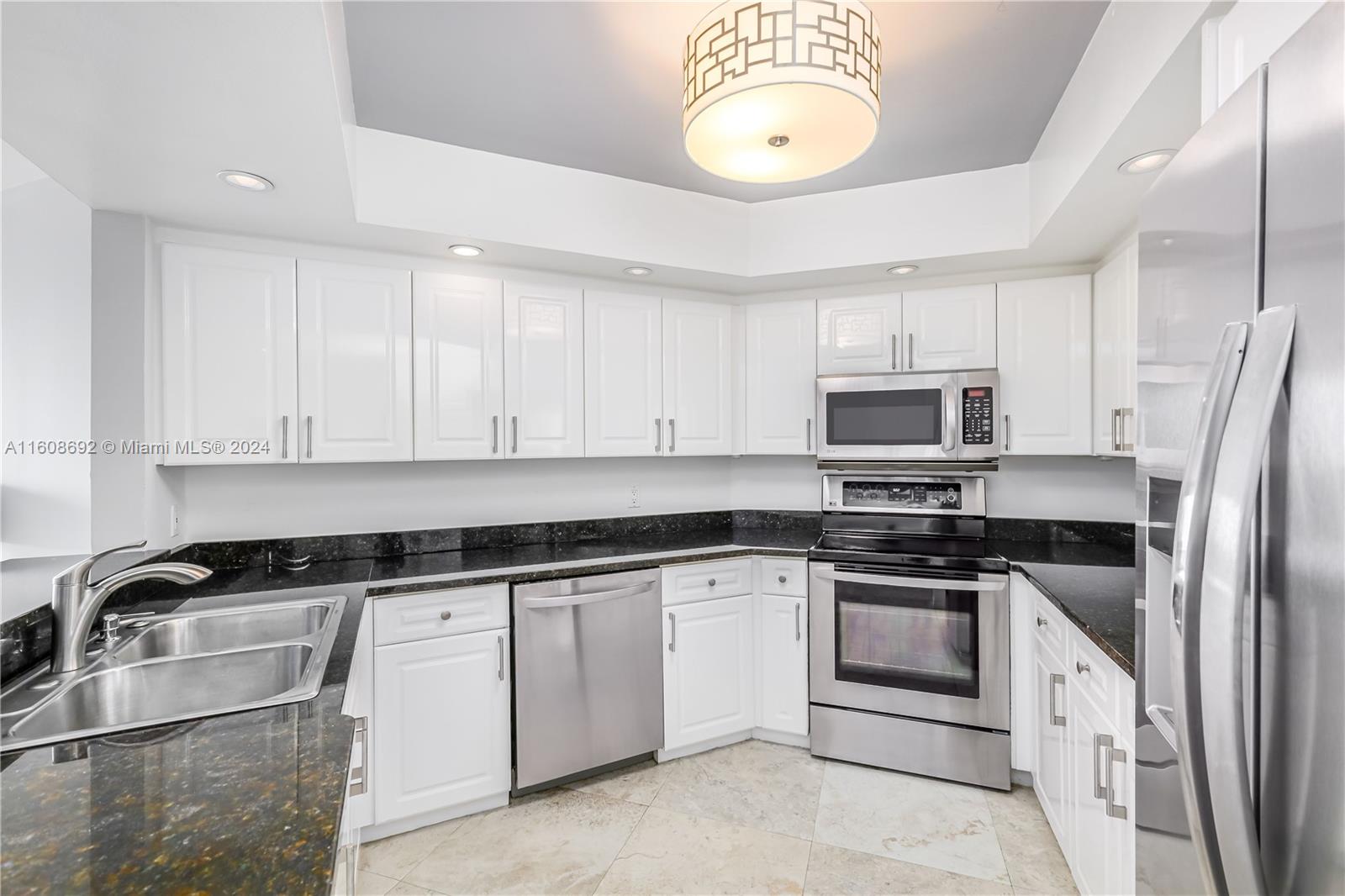 SUNSET HARBOUR SOUTH COND - Residential Lease