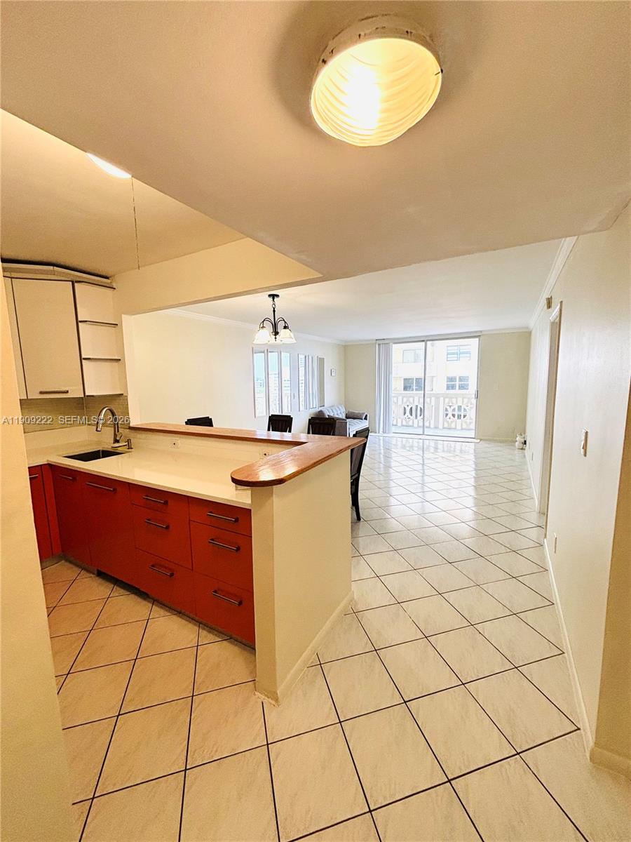 IMPERIAL TOWERS CONDO - Residential