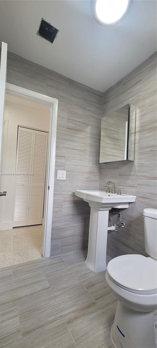 GLENROYAL SUB - Residential Lease