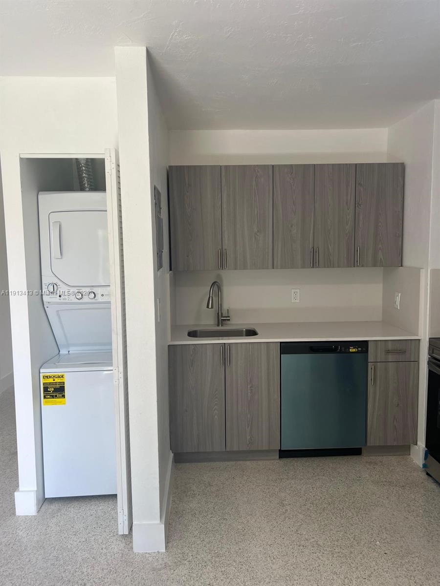 GLENROYAL SUB - Residential Lease