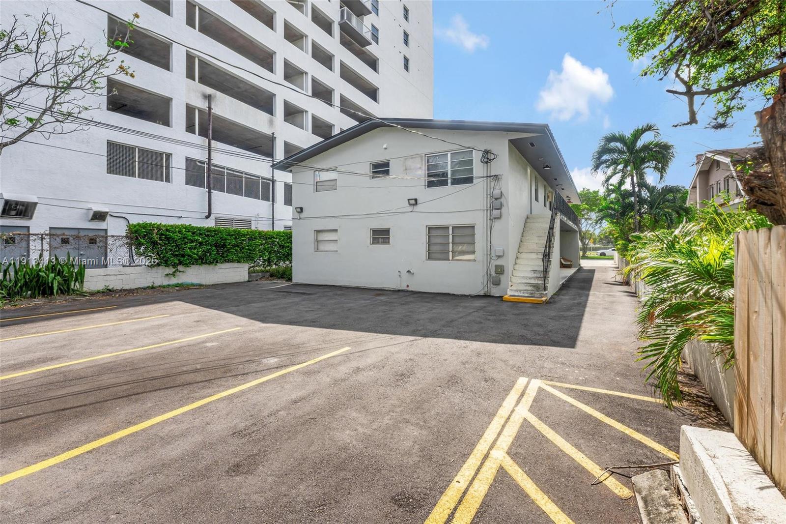 GLENROYAL SUB - Residential Lease