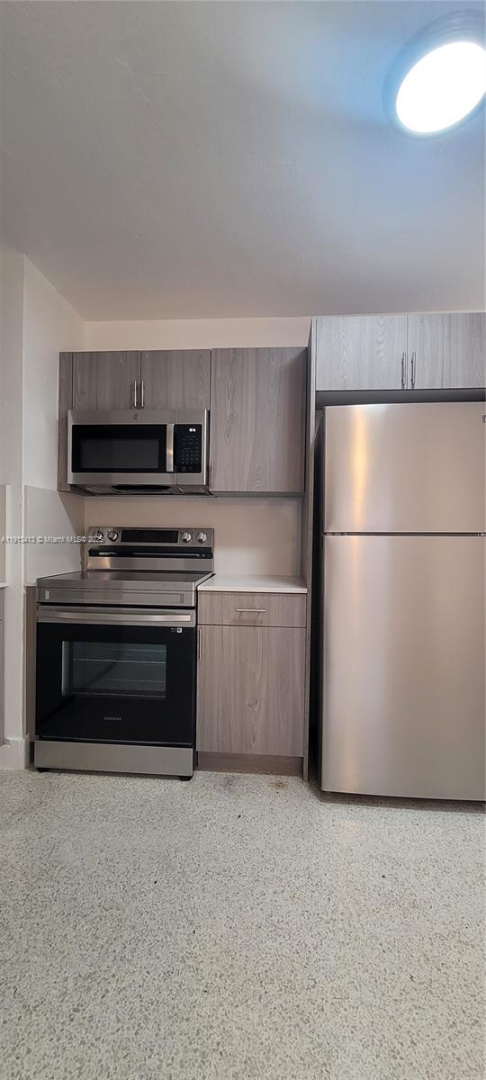 GLENROYAL SUB - Residential Lease