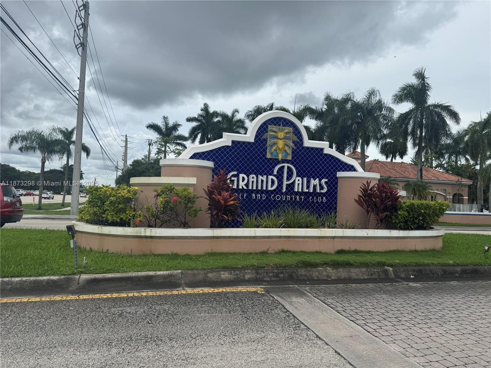 Beautiful Single Family House with Lake View in Grand Palms. Golf Course Community. 3 Bedrooms with 2 full baths plus another space that could be used as office, play room etc. Very Conveniently located. I-75 Highway is just around the corner. Close to major shopping centers such as Pembroke Gardens Mall, Costco, Whole Foods, Publix. Many restaurants to choose from in the surrounding area as well.