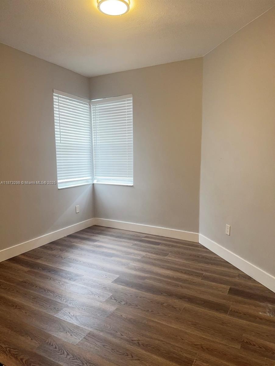 HOLLYWOOD LAKES COUNTRY C - Residential Lease