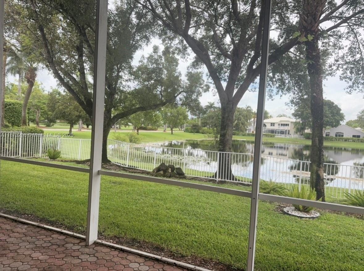 HOLLYWOOD LAKES COUNTRY C - Residential Lease