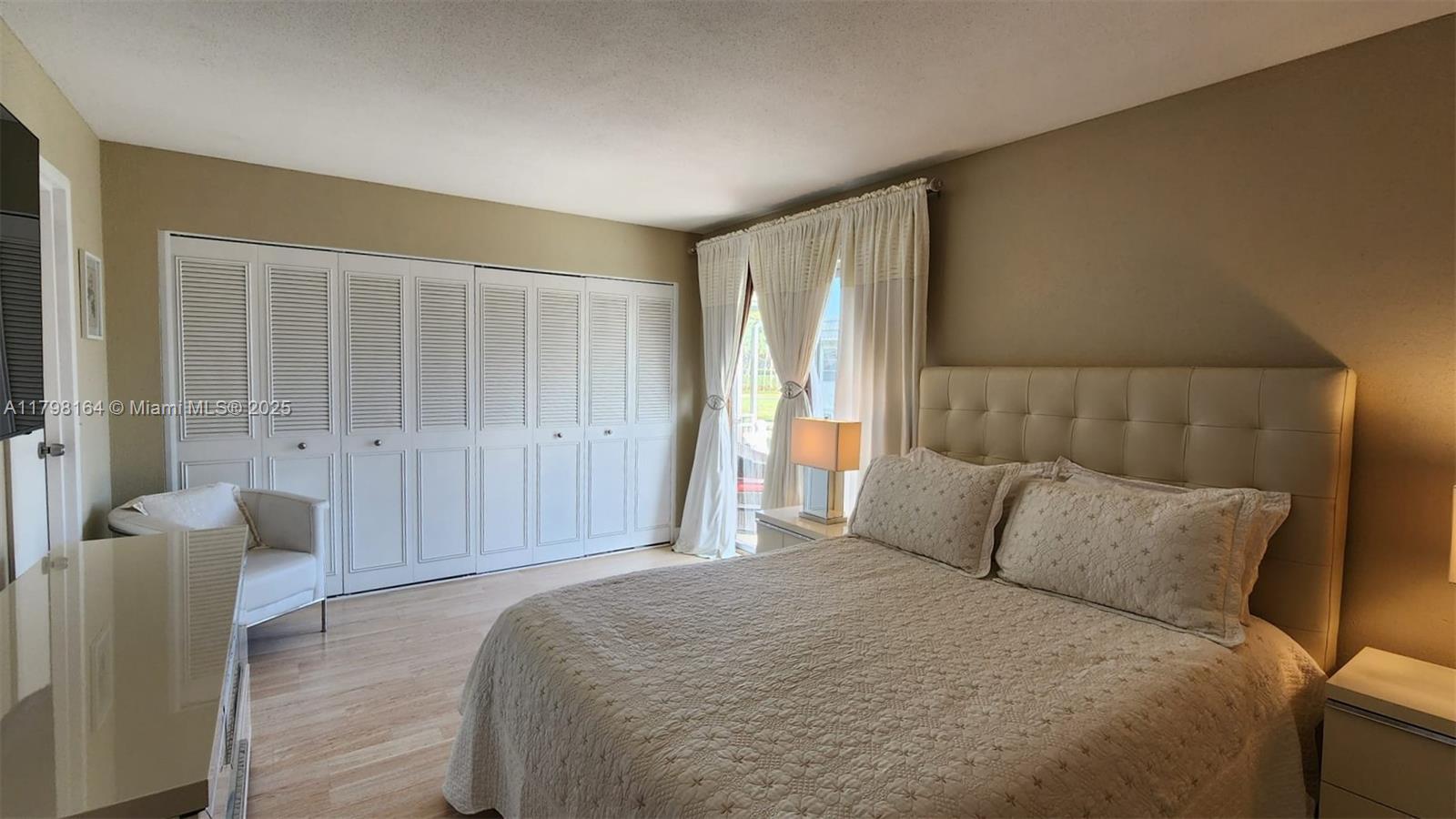 Kings Point Flanders - Residential