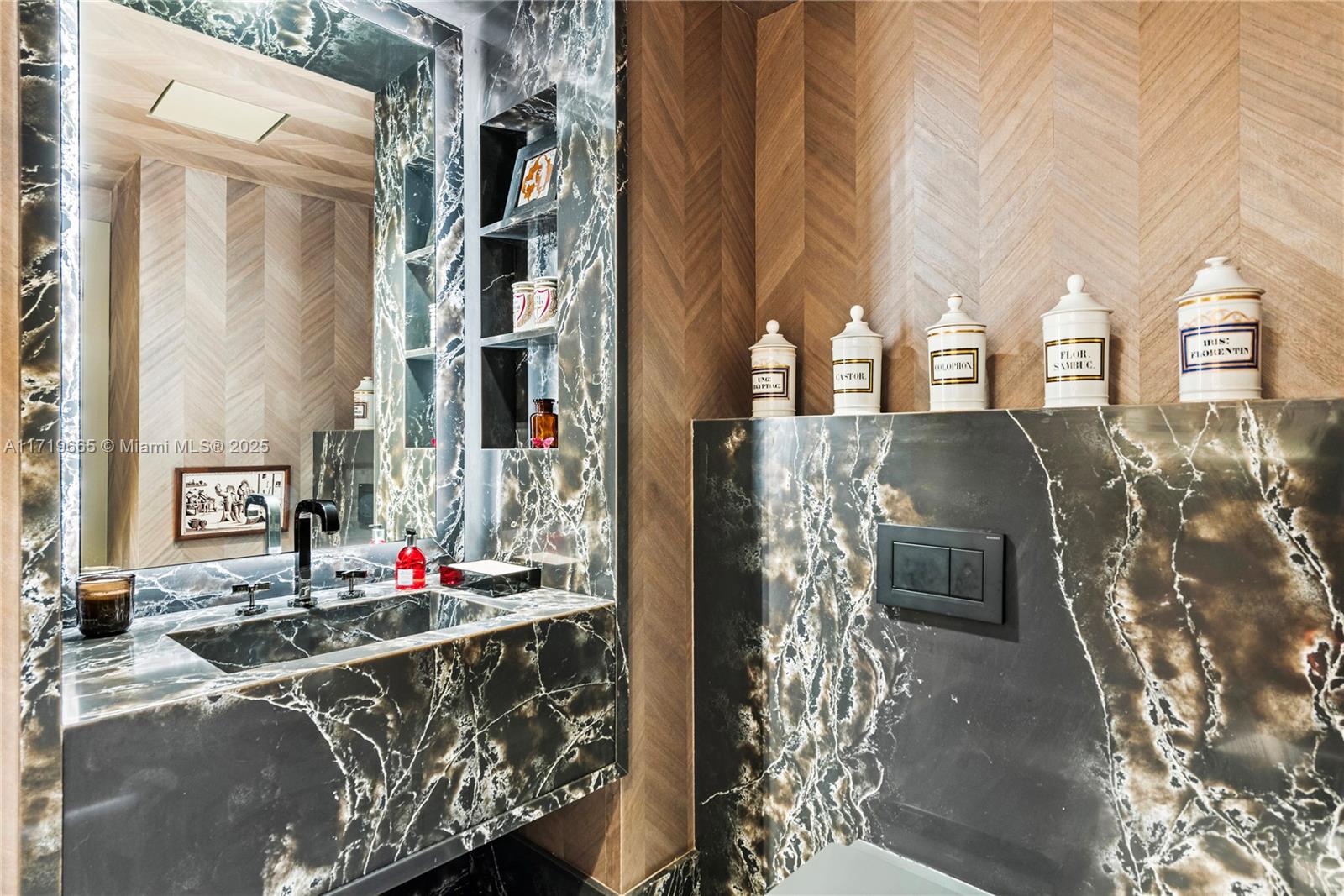 BEACON HARBOUR CONDO - Residential