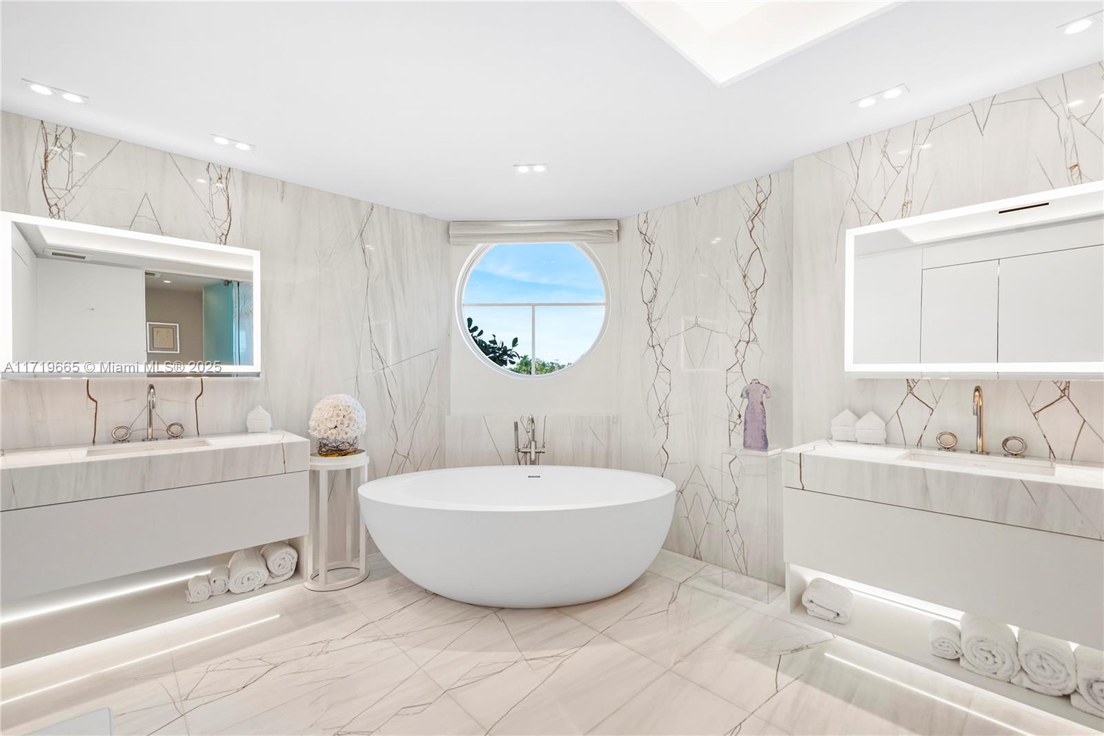 BEACON HARBOUR CONDO - Residential