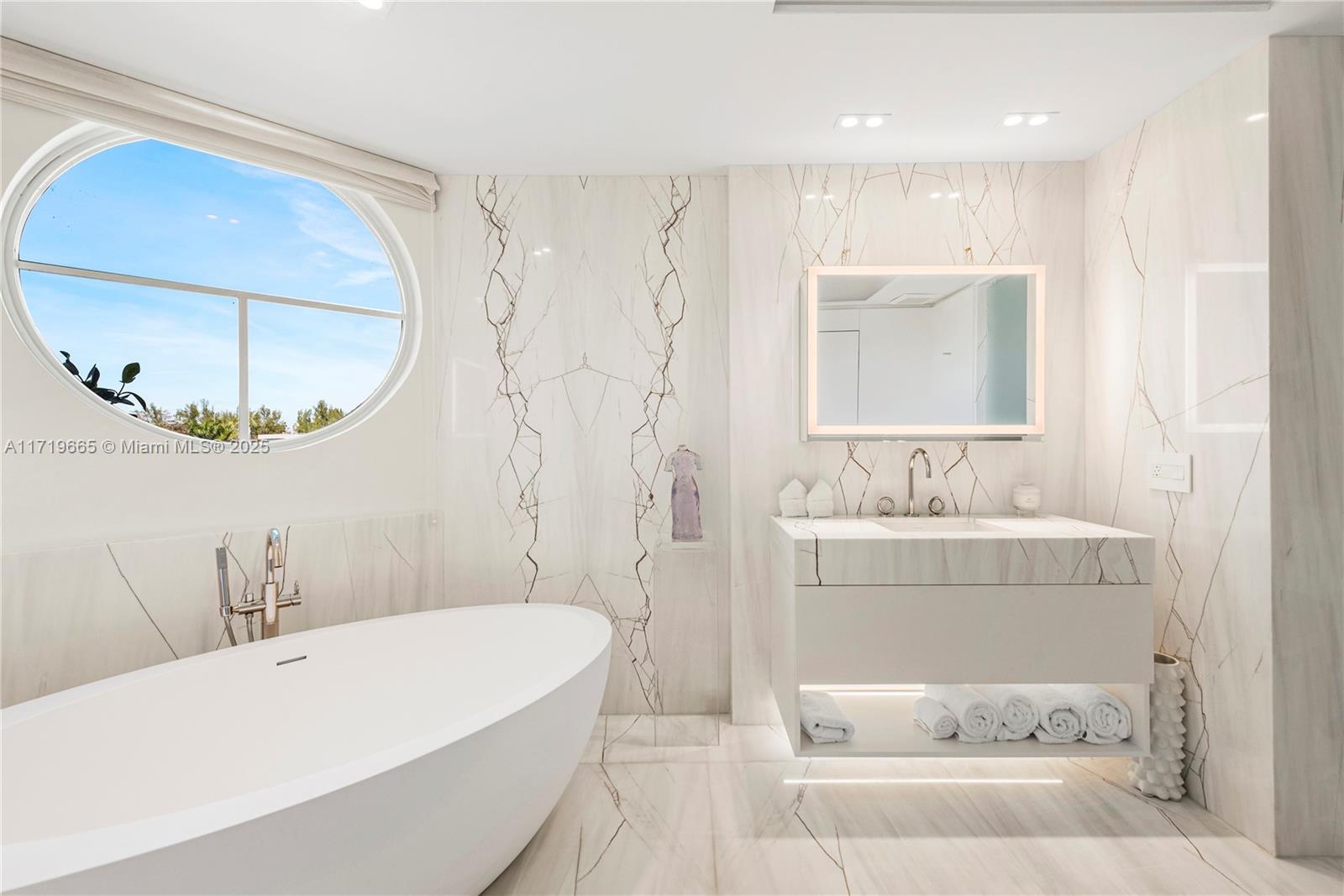 BEACON HARBOUR CONDO - Residential