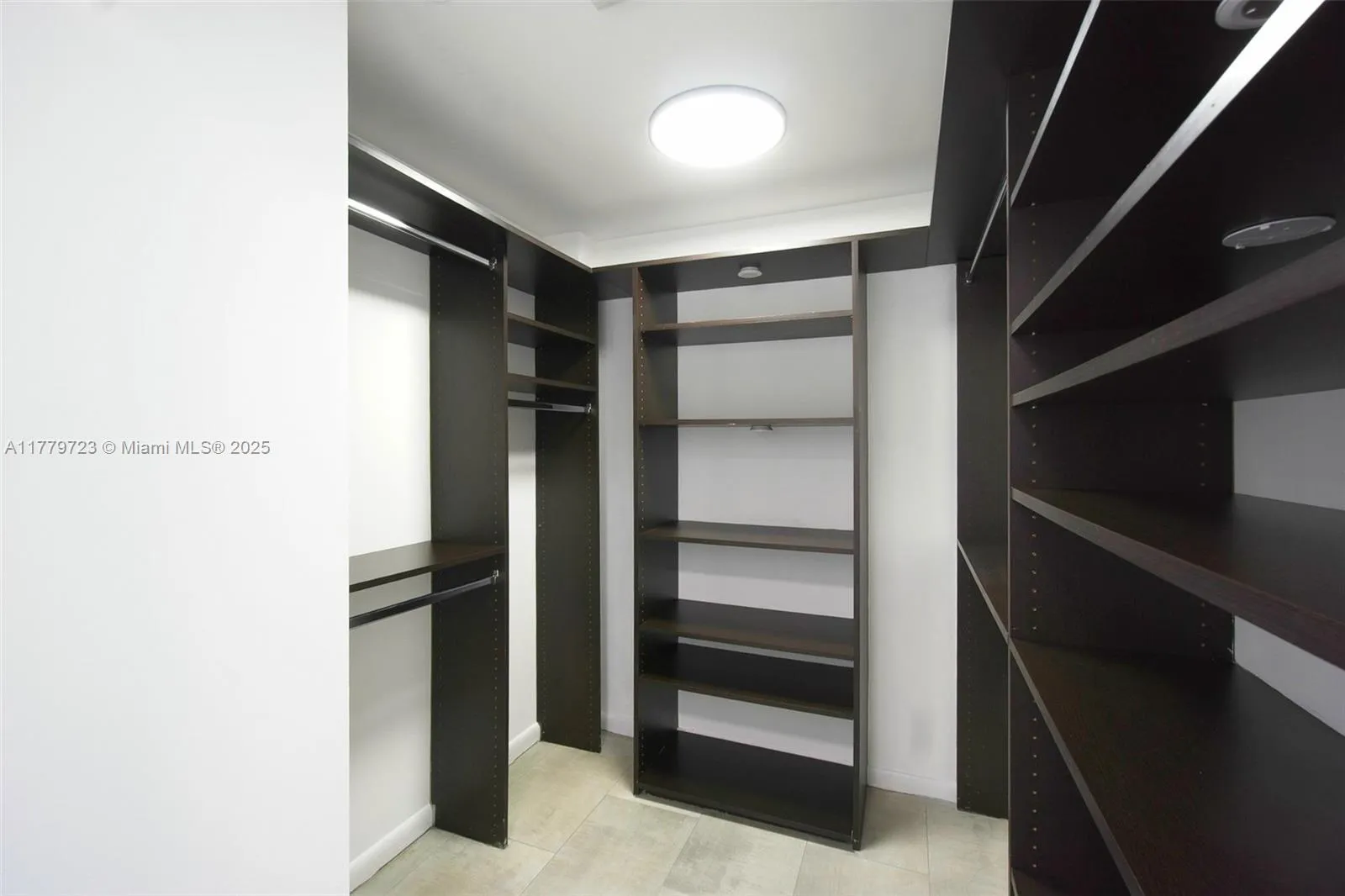 Miami, Florida 33156, United States, 2 Bedrooms Bedrooms, ,2 BathroomsBathrooms,Residential,Active,104524