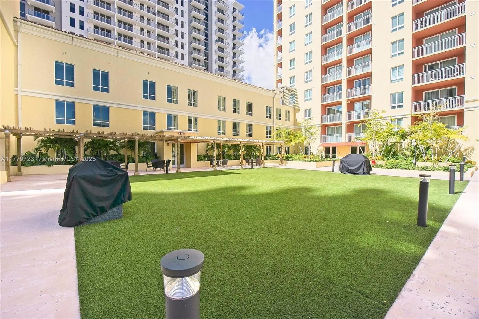 Miami, Florida 33156, United States, 2 Bedrooms Bedrooms, ,2 BathroomsBathrooms,Residential,Active,104524