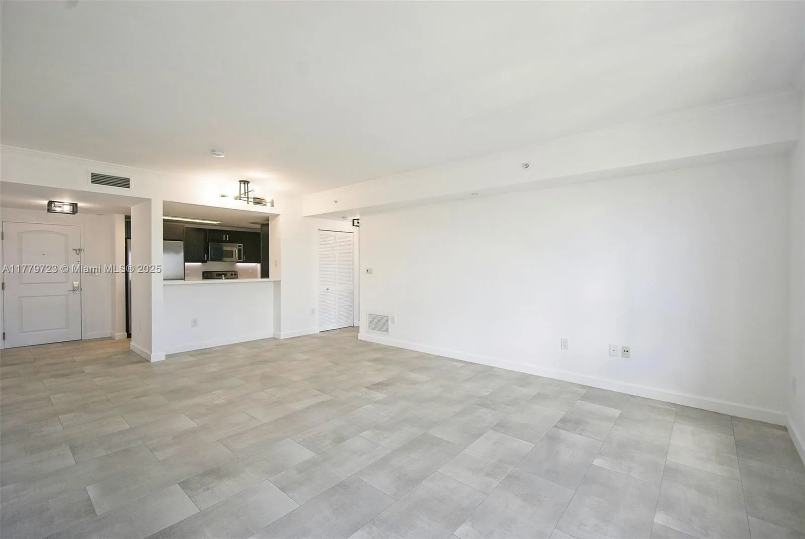 Miami, Florida 33156, United States, 2 Bedrooms Bedrooms, ,2 BathroomsBathrooms,Residential,Active,104524