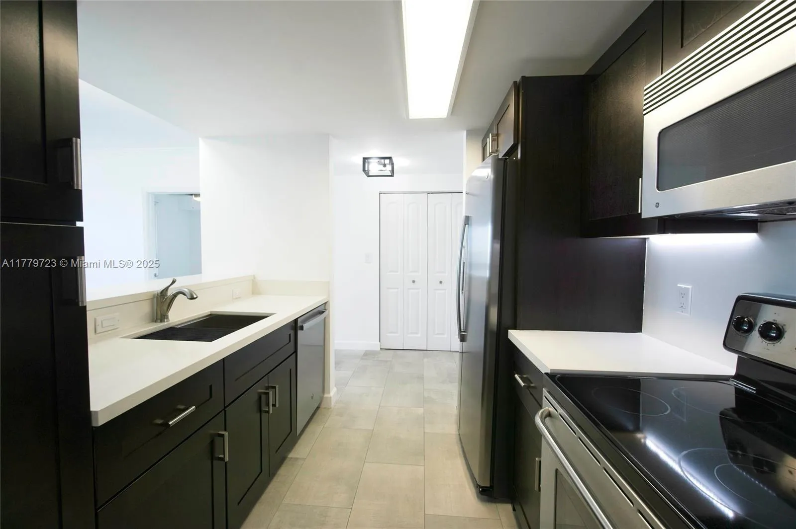 Miami, Florida 33156, United States, 2 Bedrooms Bedrooms, ,2 BathroomsBathrooms,Residential,Active,104524