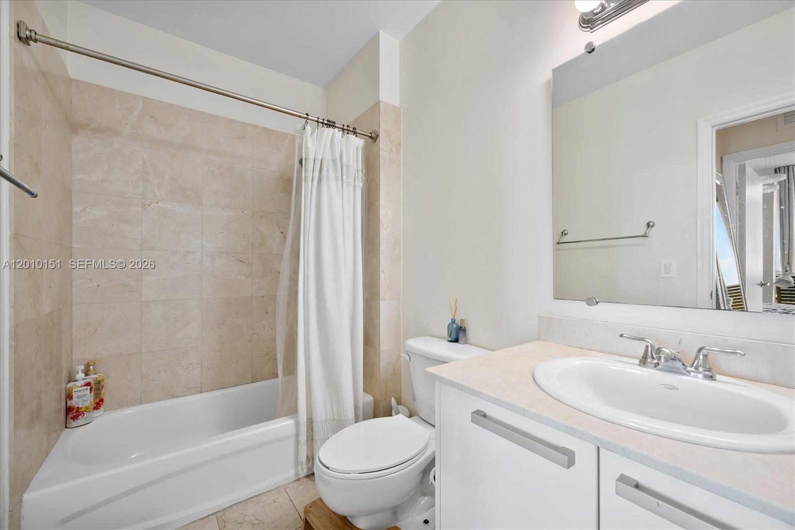 NORDICA CONDO - Residential