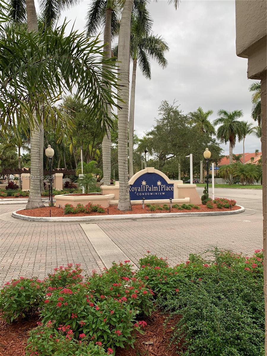 ROYAL PALM PLACE - Residential
