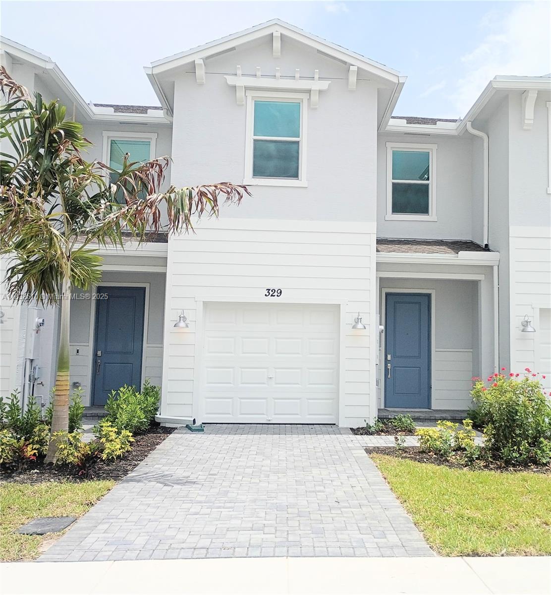 BRAND NEW 2-STORY - 3BED/2.5 BATH. OPEN DESIGN TOWNHOME IN VERANDA LANDING. THE NEWLY
DEVELOPED GATED COMMUNITY BY LENNAR IN PORT ST. LUCIE. AMOUNT FIRST FLOOR KITCHEN, WITH SS
APPLIANCES GE PACKAGES. INCLUDED A SMOOTH TOP RANGE AND QUARTZ COUNTERTOPS. TILE FLOORS. THE
OPEN-CONCEPT DESIGN PROVIDES AMPLE NATURAL LIGTH THROUGHOUT THE HOME. FAMILY FRIENDLY
ATMPOSPHERE. THE COMMUNITY IS NEAR COVENIENT THOROUGHFARES INCLUING I-95 AN FLORIDA´s
TURNPIKE. CLOSE TO MEDICAL CENTER, PUBLIC AND PRIVATE SCHOOLS, MARINAS, DINNING, SHOPPING, STATE
PARKS, GOLF COURSES, BEACHES AND MORE! DON'T MISS THE OPPORTUNITY TO CALL THIS EXCEPTIONAL
HOUSE YOUR NEW HOME!
