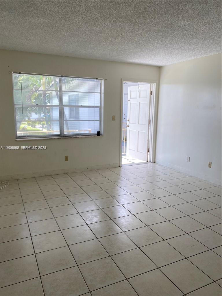 III DELWOOD WEST CONDO - Residential Lease