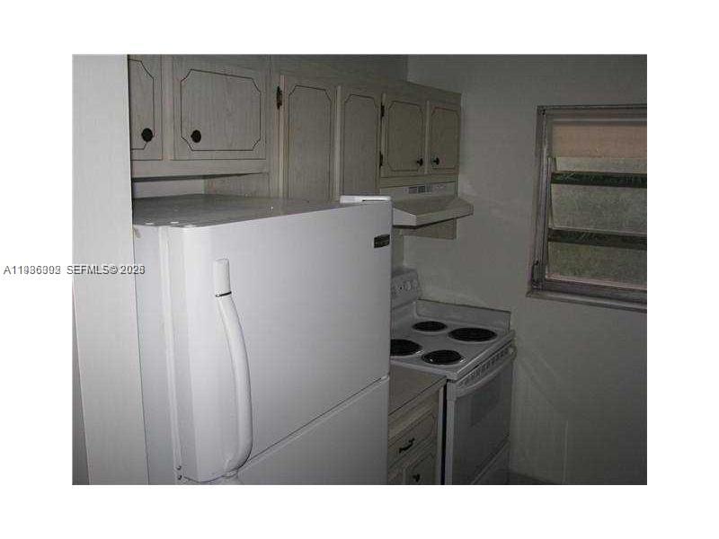 III DELWOOD WEST CONDO - Residential Lease