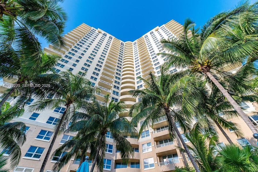 Spectacular Tower Suite on the 28th floor, Fully furnished, Large terrace with breathtaking views of the golf course and the ocean in the heart of Aventura. With 3 bedrooms and 2.5 bathrooms, one of them in suite, 10 feet high ceiling, stainless steel  appliances, split-floor plan, granite kitchen, washer/dryer, closets. GREAT opportunity to live in a desired location in Aventura. Across the street from Aventura Mall, one of the most important shopping centers in South Miami with world-renowned brands, also just minutes from the famous Turnberry golf courses. 2 covered linear parking spaces and 24-hour valet parking. Spectacular amenities; 2 story gym and spa, pools, jacuzzi, billiards and party room, playground, BBQ area and much more. Call listing agent for more info.