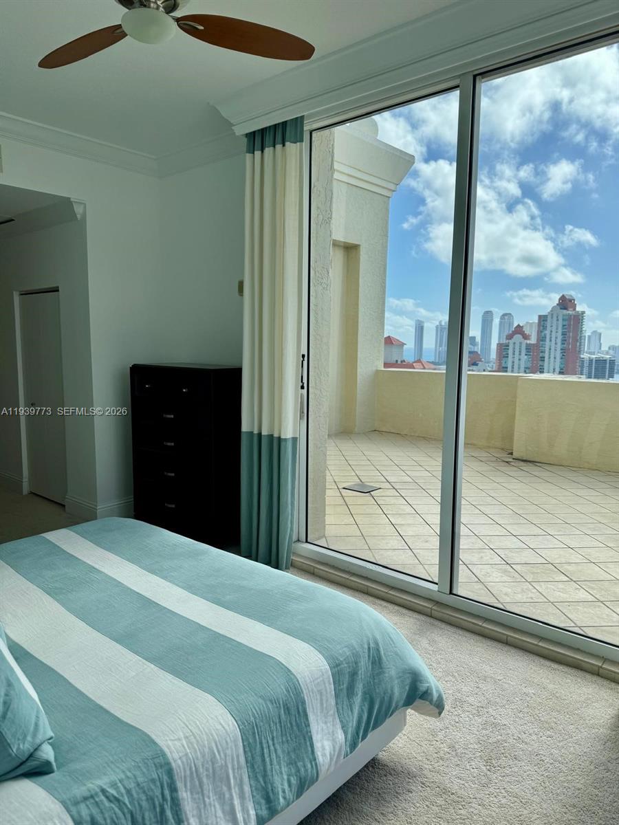 TURNBERRY ON THE GREEN CO - Residential