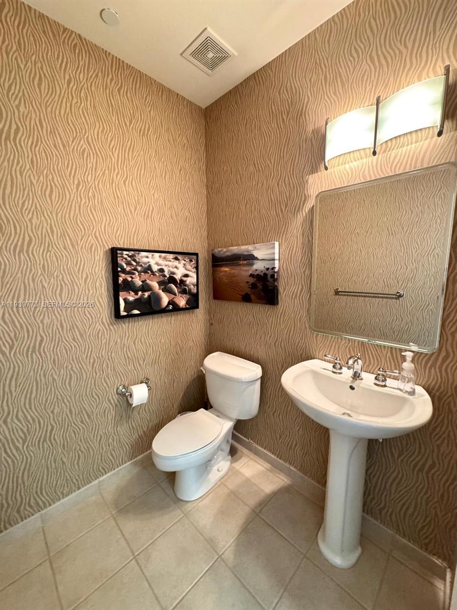 TURNBERRY ON THE GREEN CO - Residential