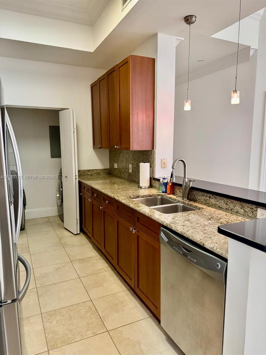 TURNBERRY ON THE GREEN CO - Residential