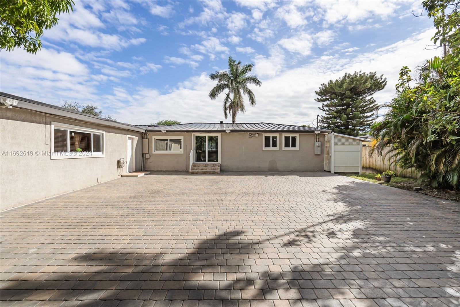 COUNTRY CLUB ESTATES SEC - Residential Lease