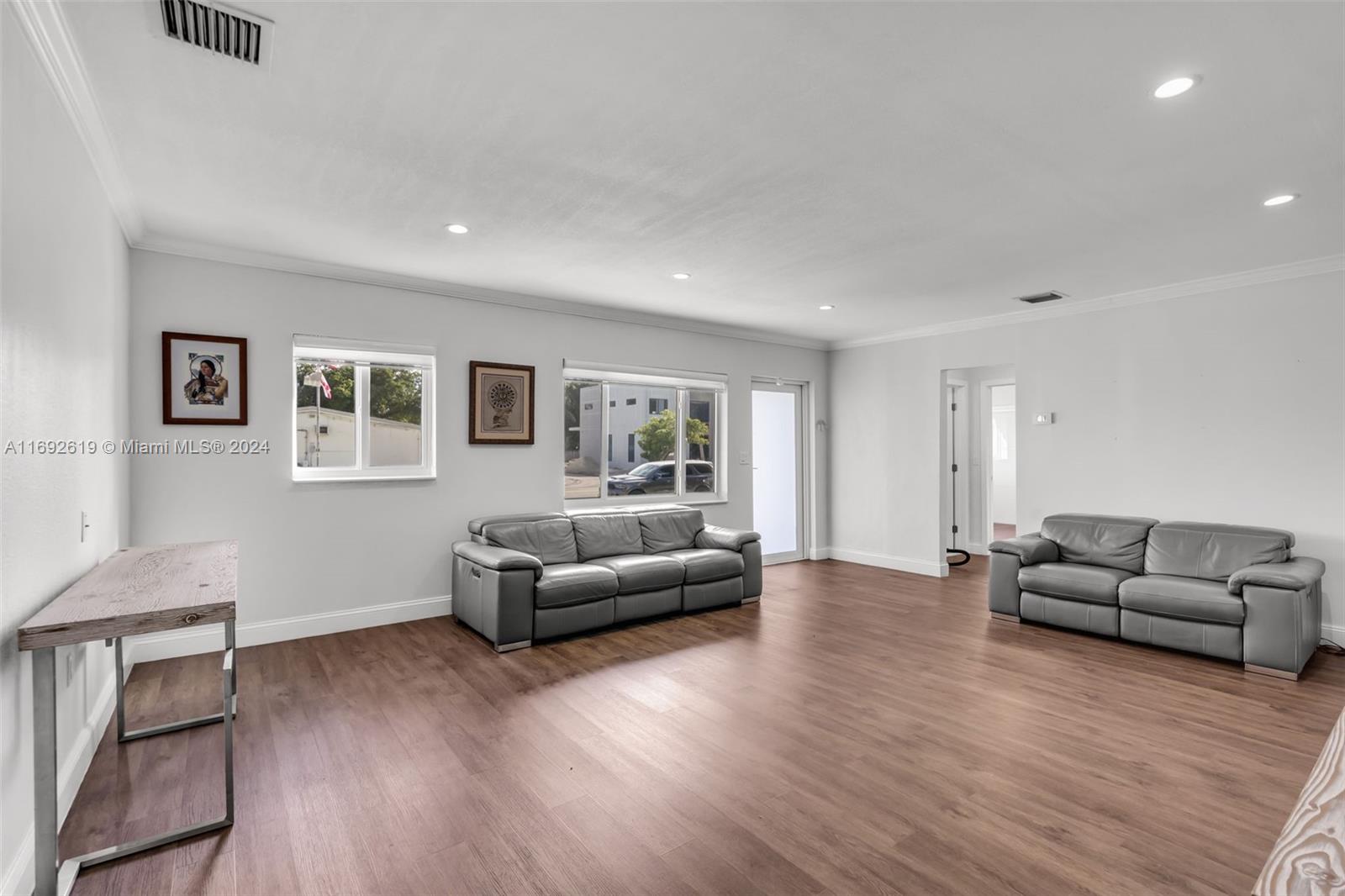 COUNTRY CLUB ESTATES SEC - Residential Lease