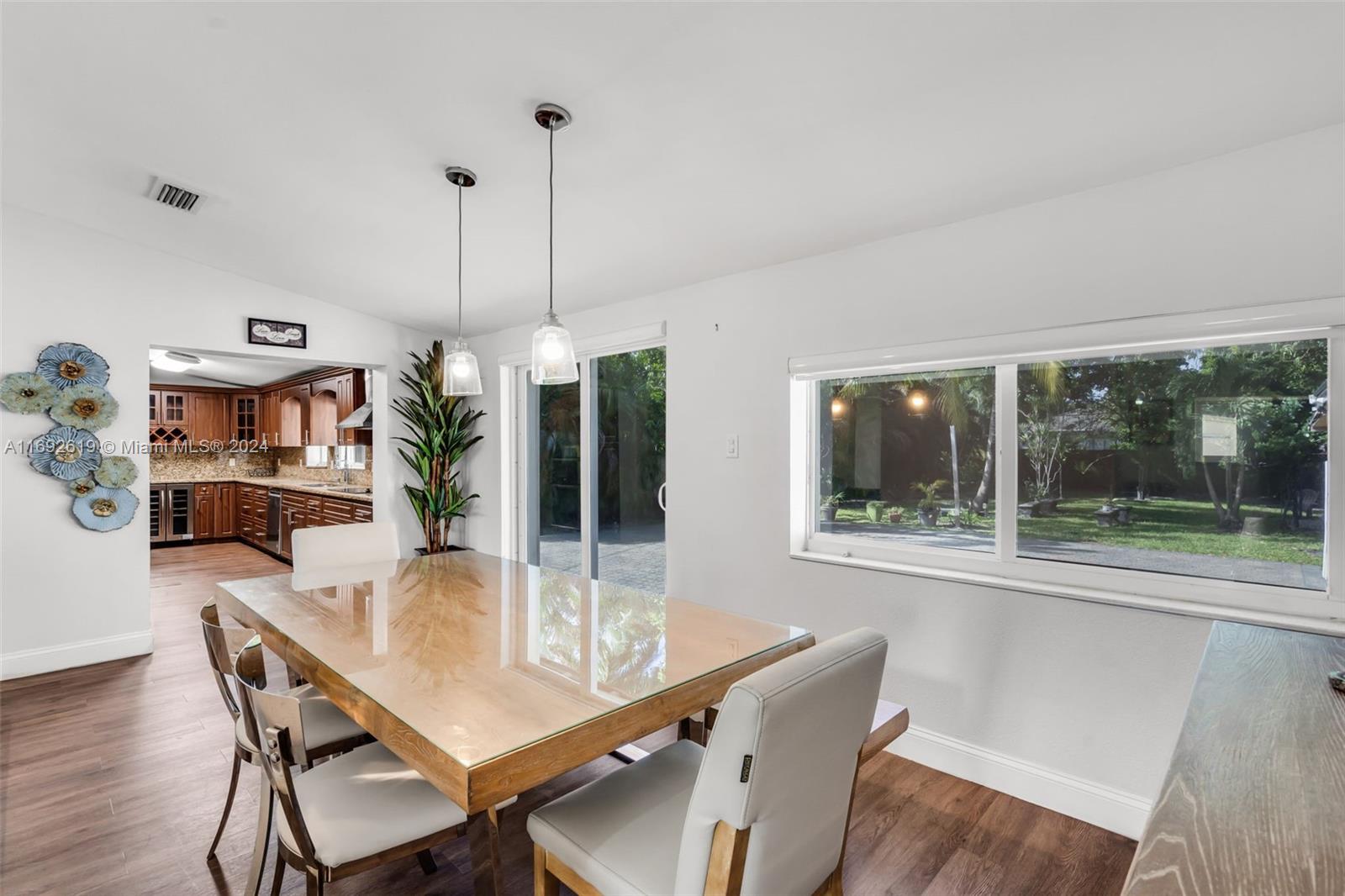 COUNTRY CLUB ESTATES SEC - Residential Lease