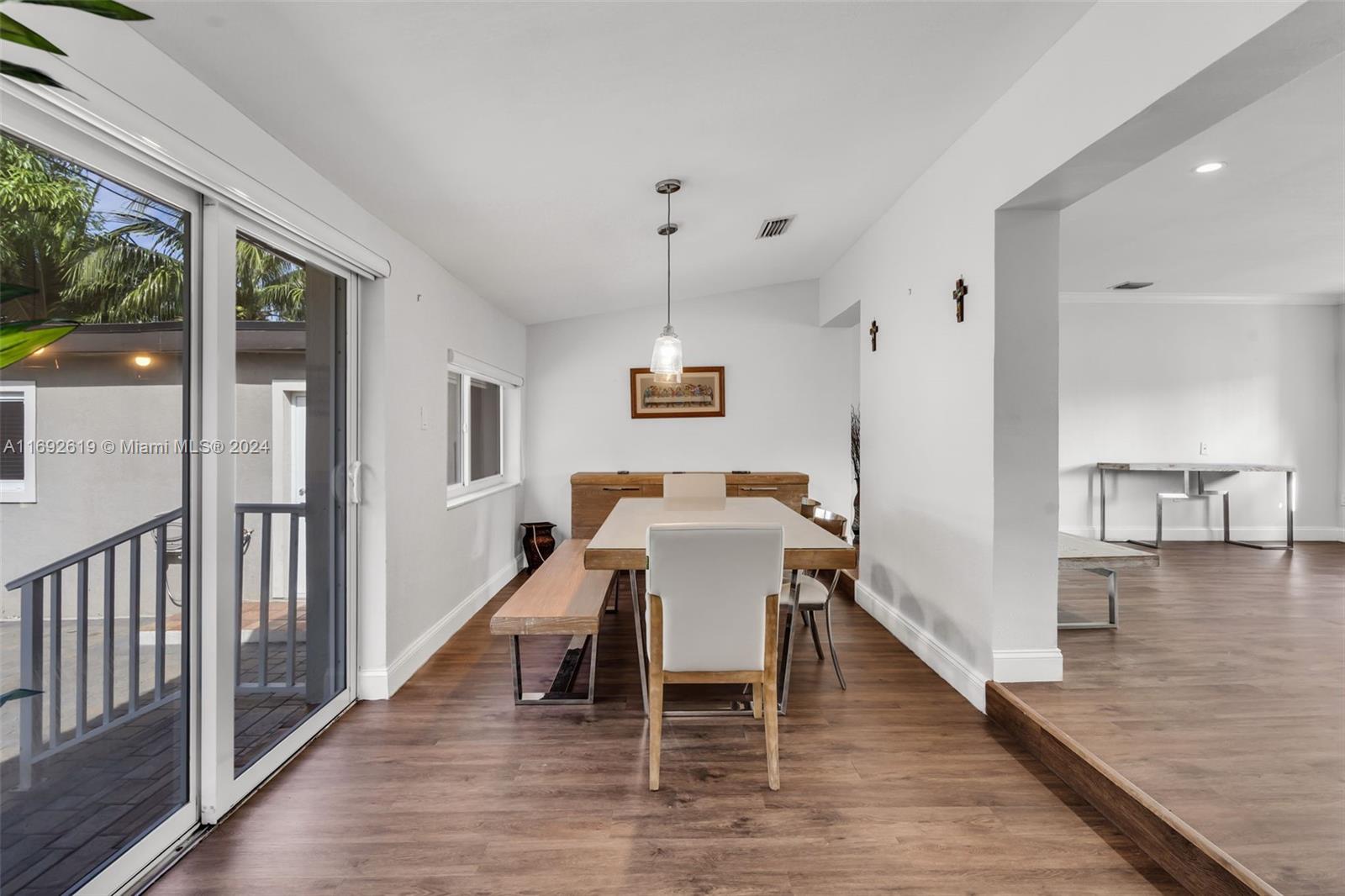 COUNTRY CLUB ESTATES SEC - Residential Lease