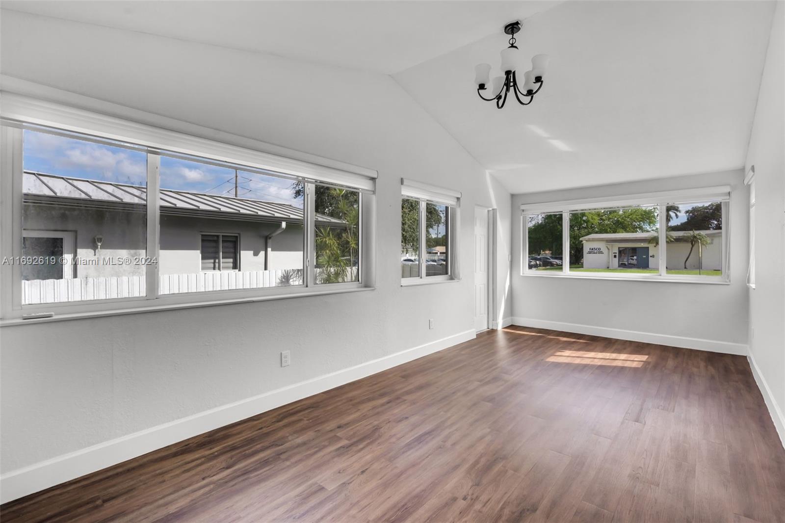 COUNTRY CLUB ESTATES SEC - Residential Lease
