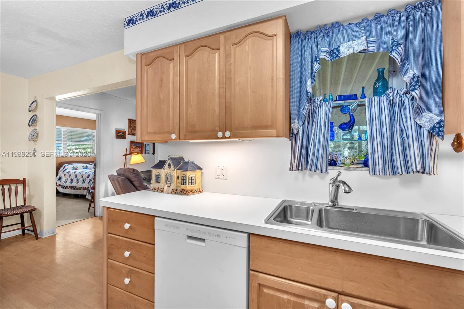 EDGEWATER MANOR NO 2 - Residential