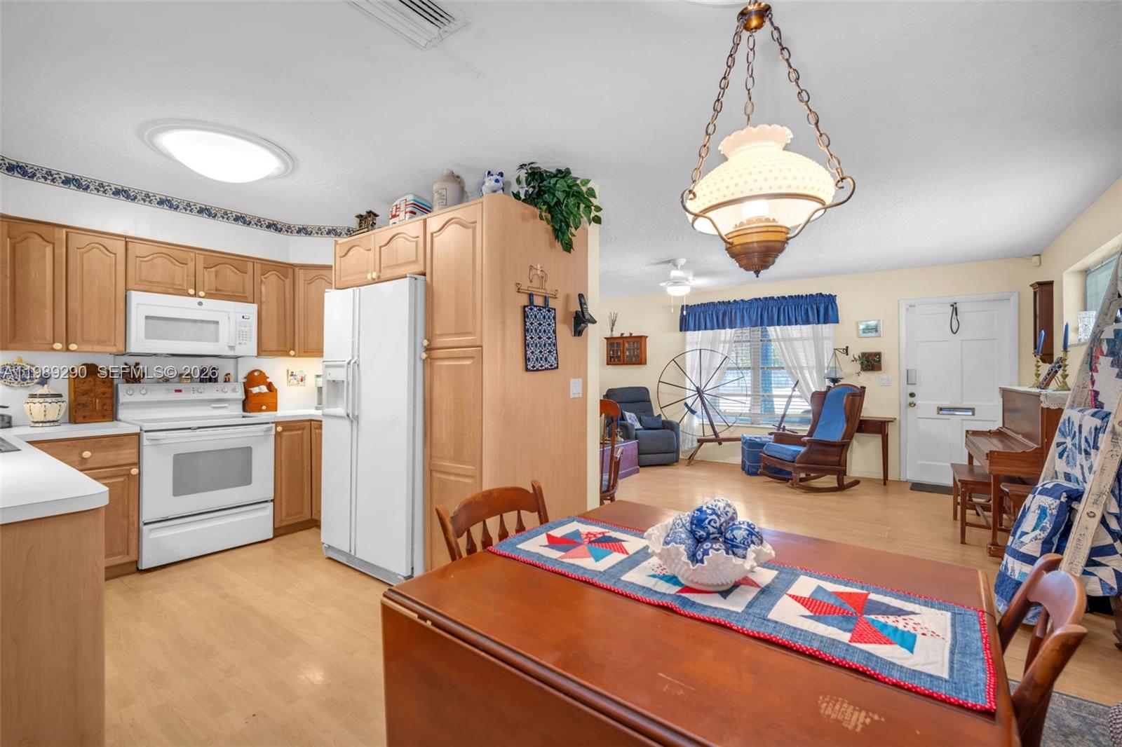 EDGEWATER MANOR NO 2 - Residential