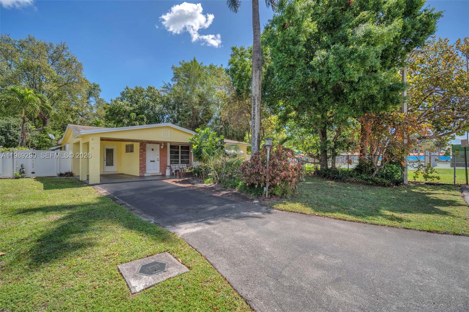 EDGEWATER MANOR NO 2 - Residential