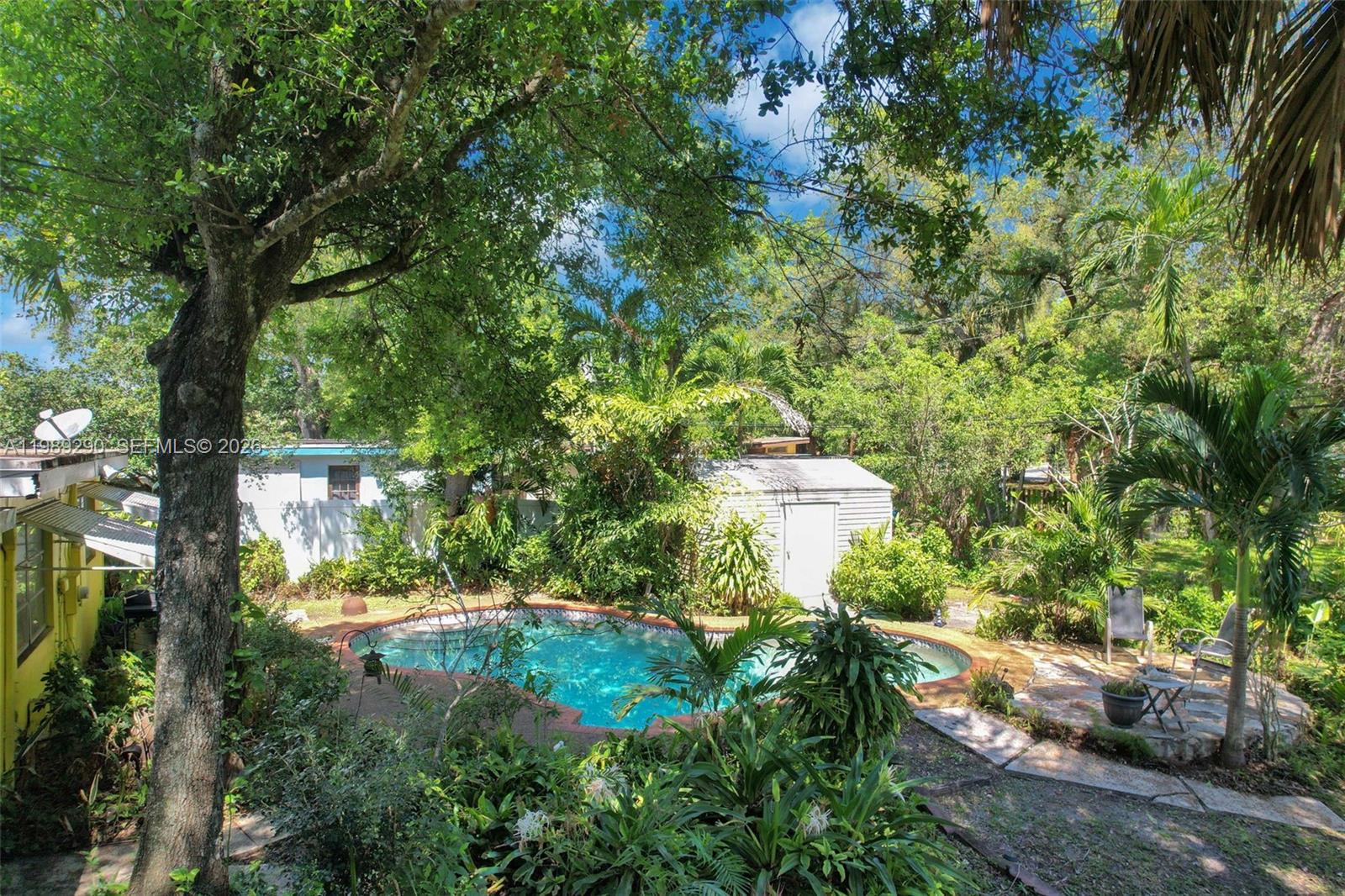 EDGEWATER MANOR NO 2 - Residential