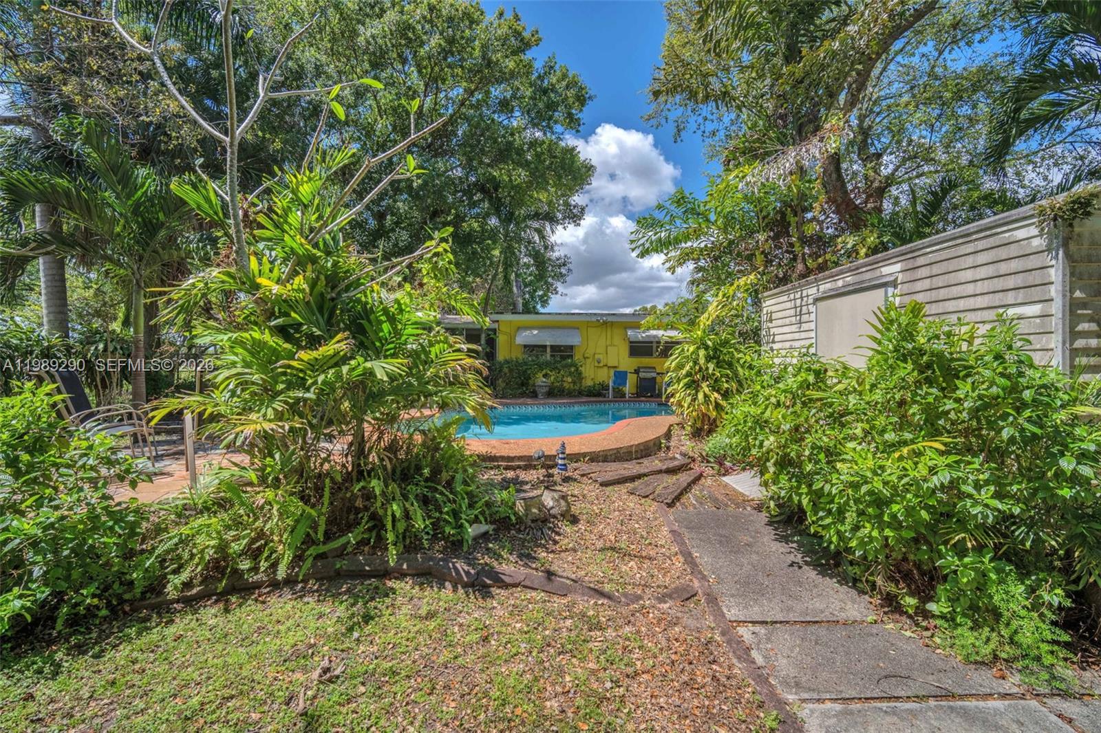 EDGEWATER MANOR NO 2 - Residential