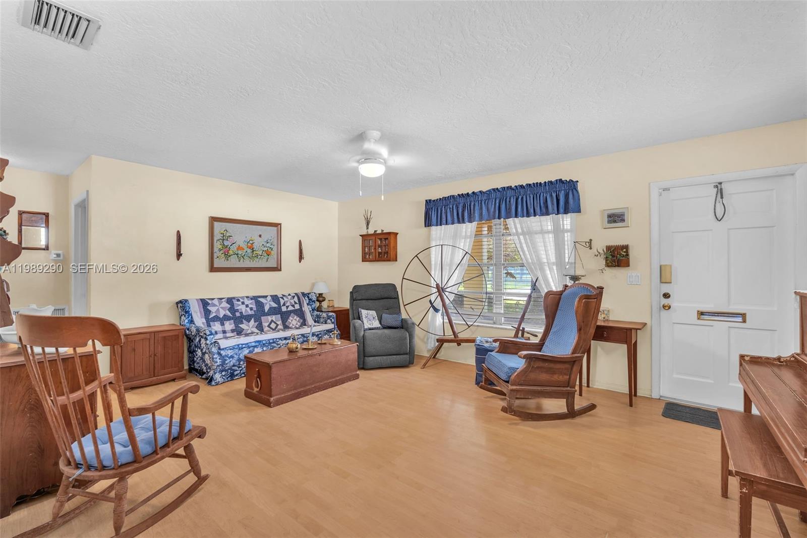 EDGEWATER MANOR NO 2 - Residential