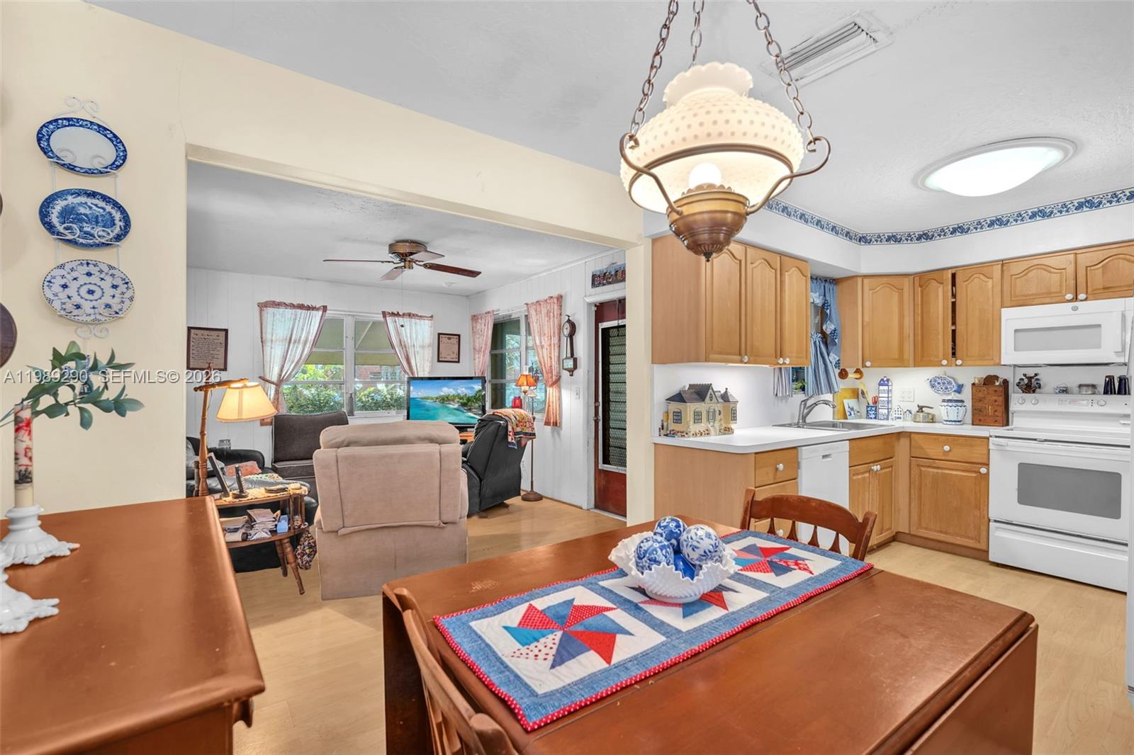 EDGEWATER MANOR NO 2 - Residential