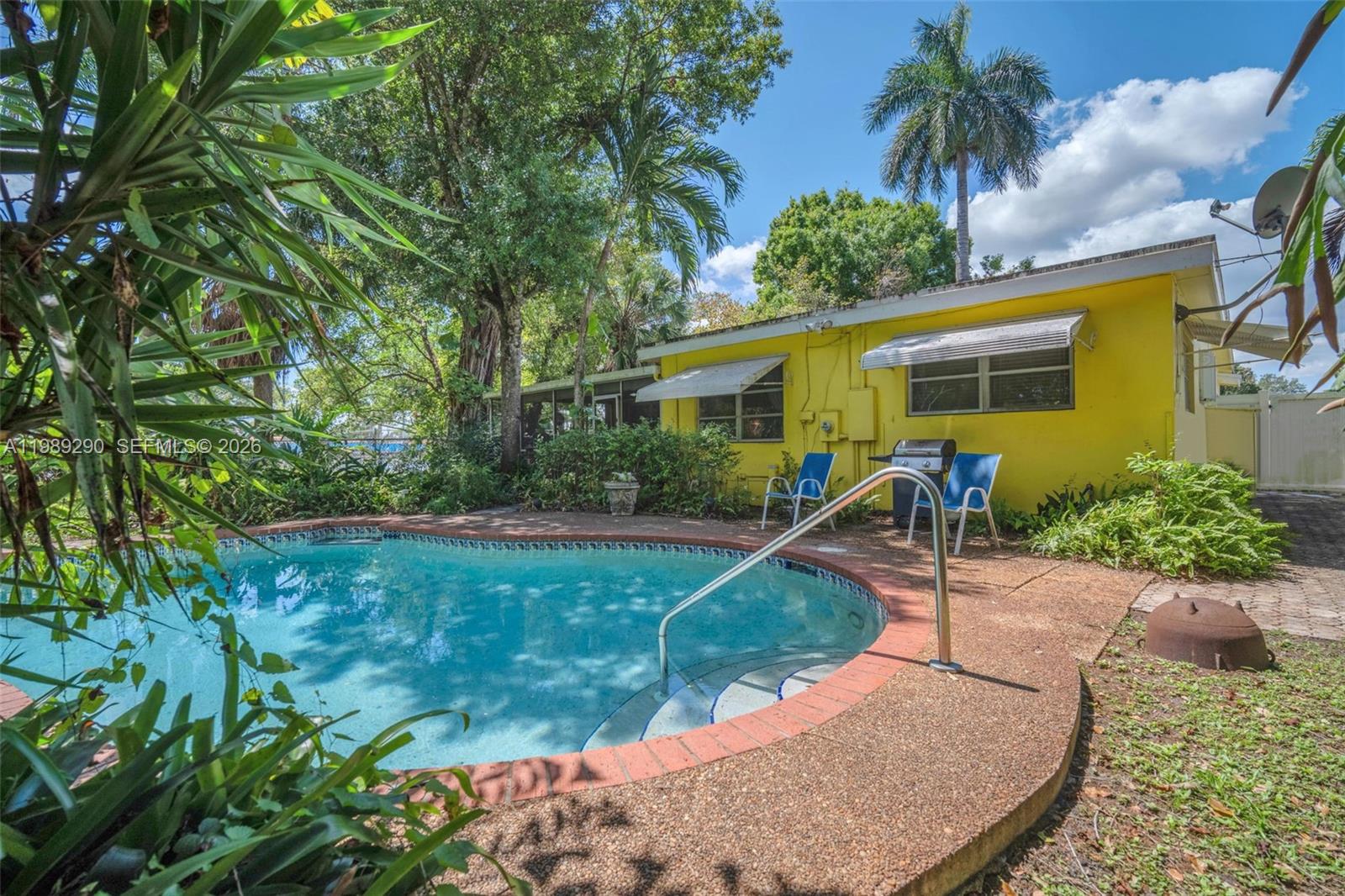 EDGEWATER MANOR NO 2 - Residential