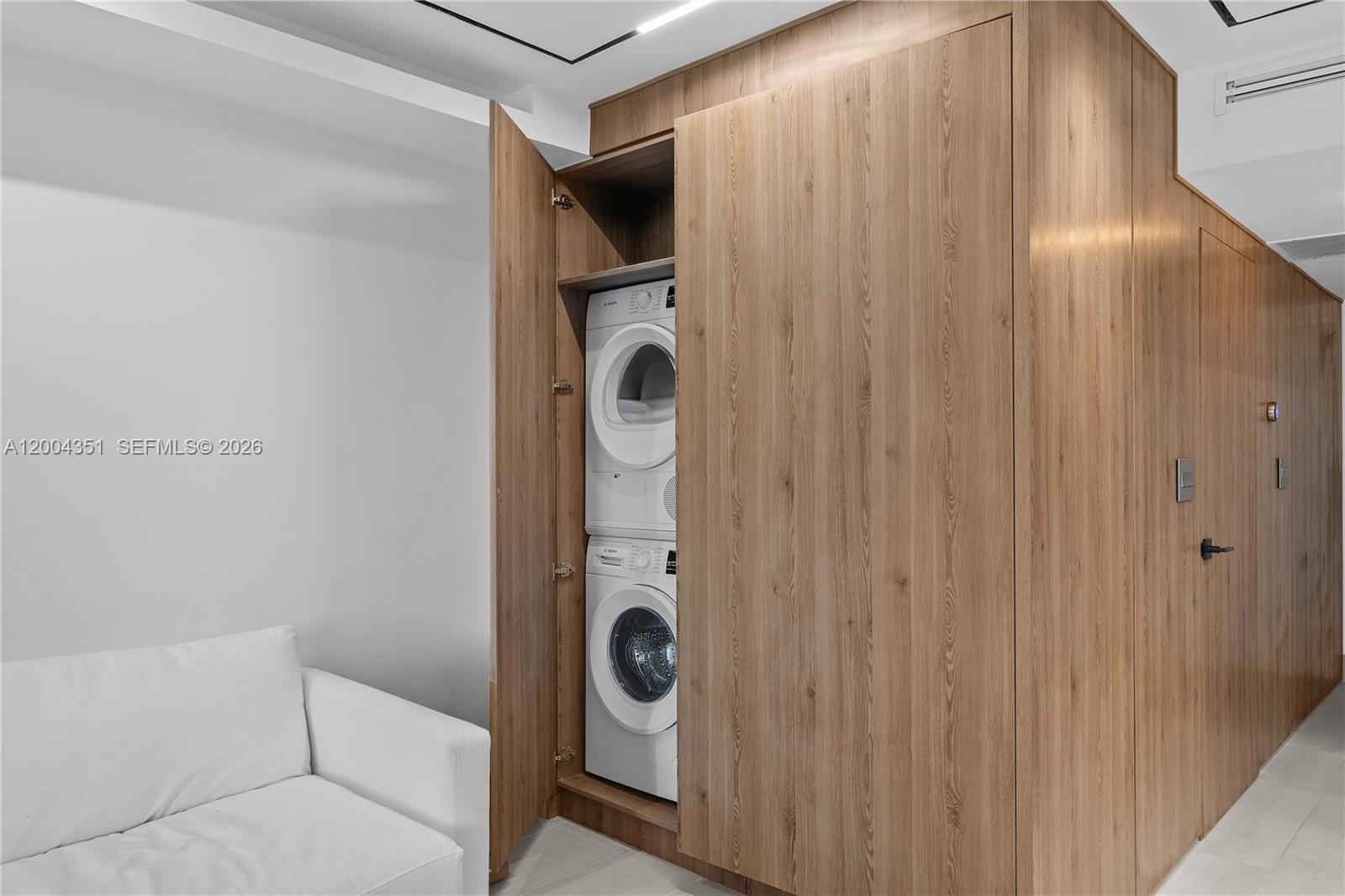 RONEY PALACE CONDO - Residential Lease