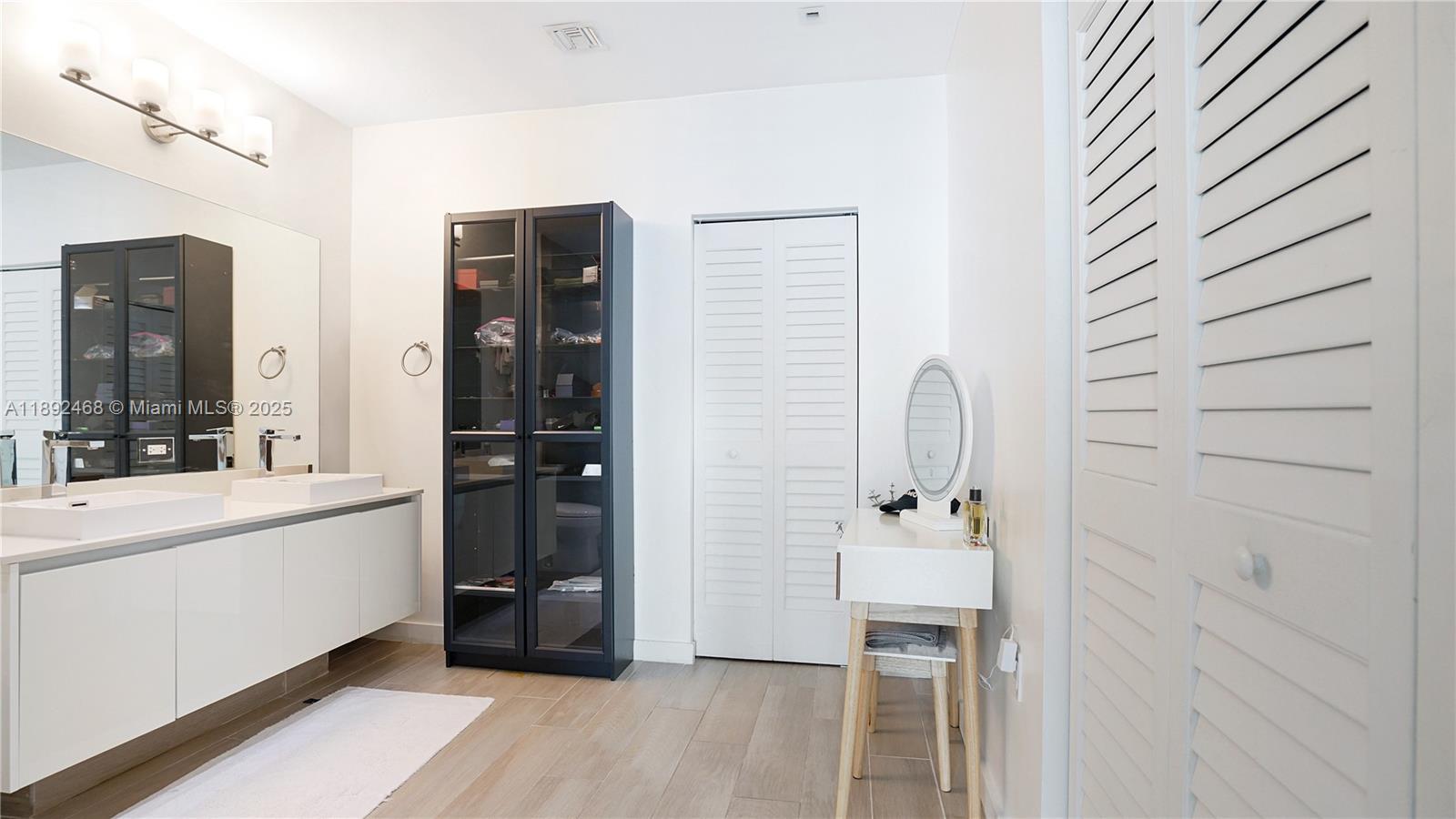 LE PARC AT BRICKELL CONDO - Residential