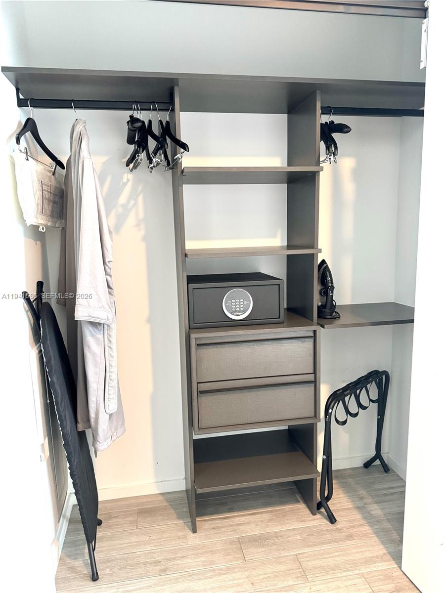 THE ELSER HOTEL & RESIDENC - Residential Lease