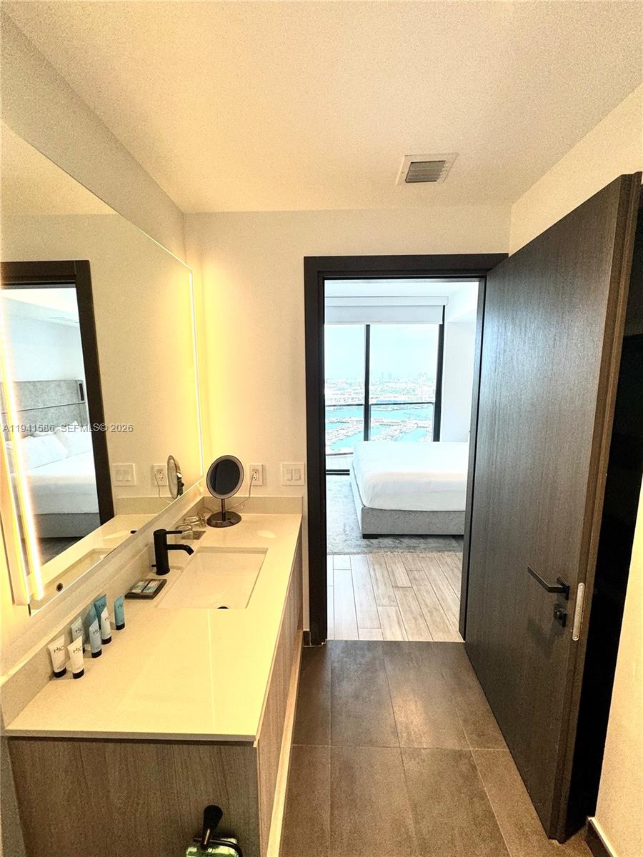 THE ELSER HOTEL & RESIDENC - Residential Lease