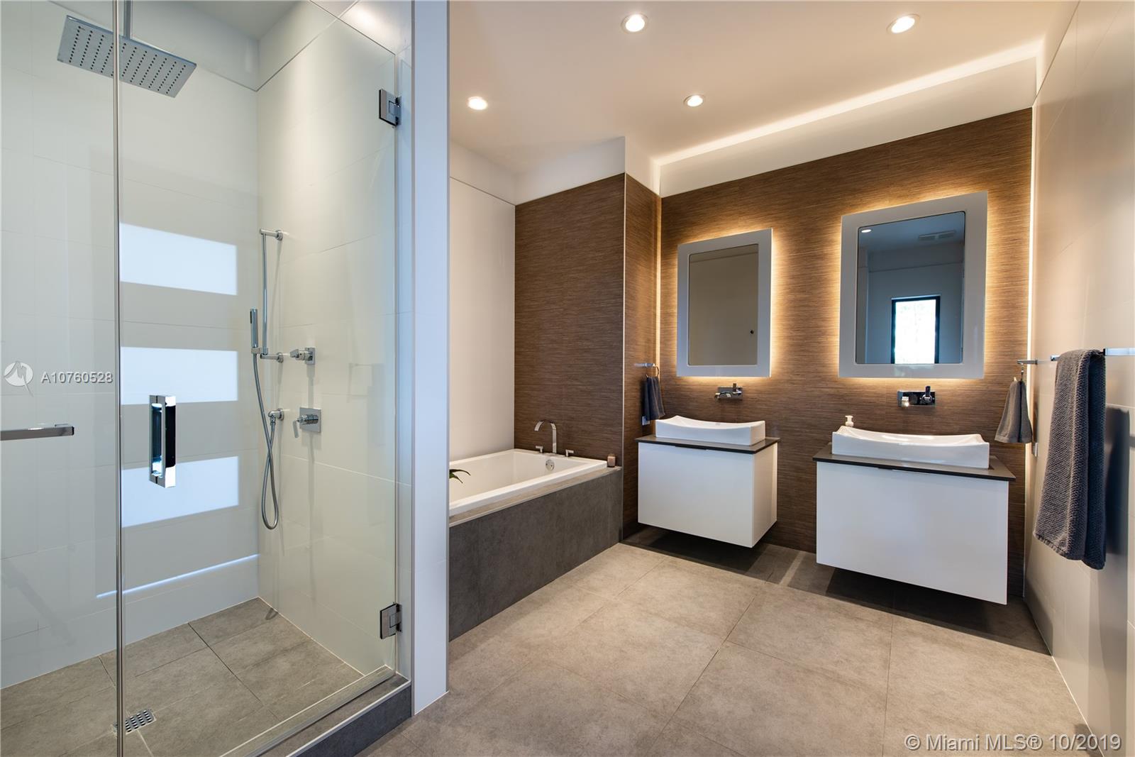 HOLLYWOOD GOLF ESTATES SE - Residential