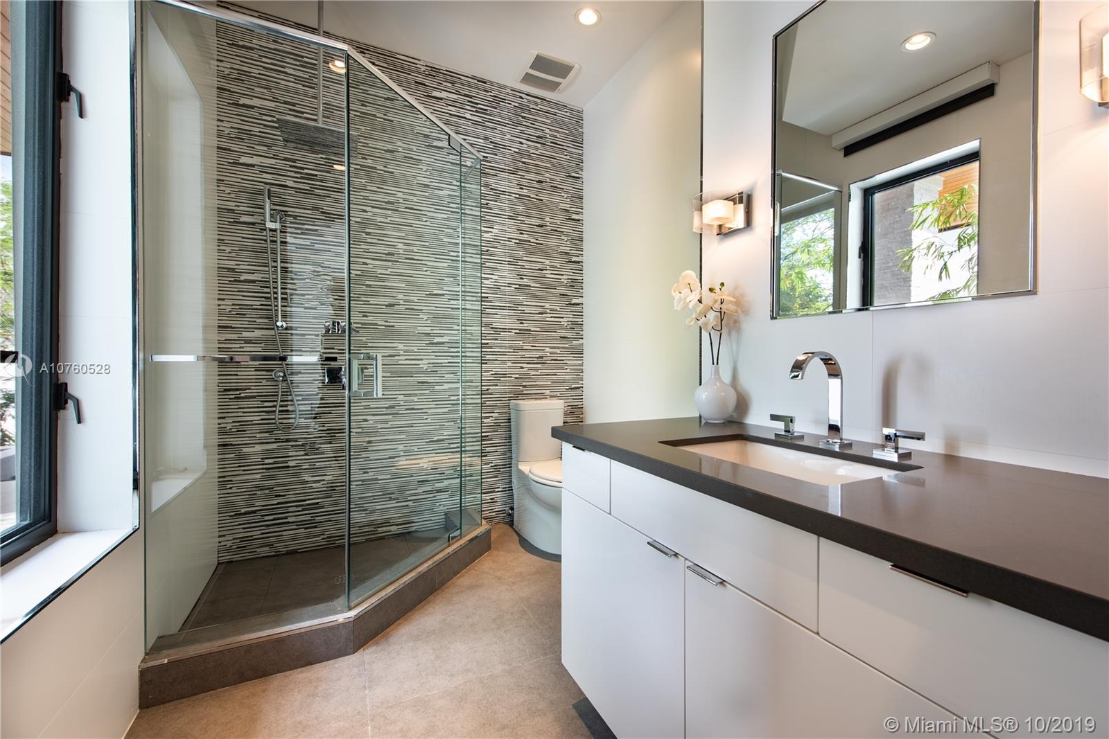 HOLLYWOOD GOLF ESTATES SE - Residential